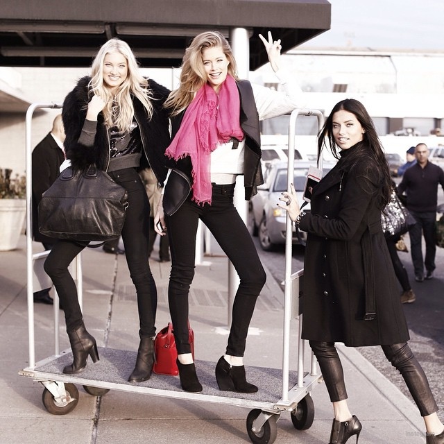 vs-fashion-show-2014-models-london-plane01